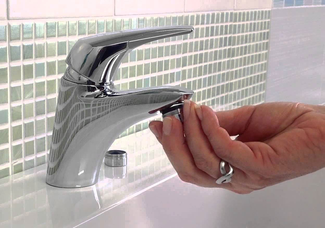 Come sostituire il filtro del rompigetto dell'acqua con lo speciale filtro Takionic Come sostituire il filtro del rompigetto dell'acqua