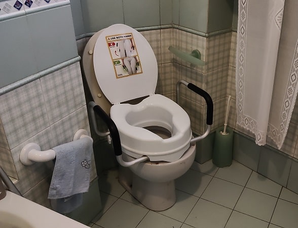 Maniglioni per disabili e sedili con rialzo a Torino